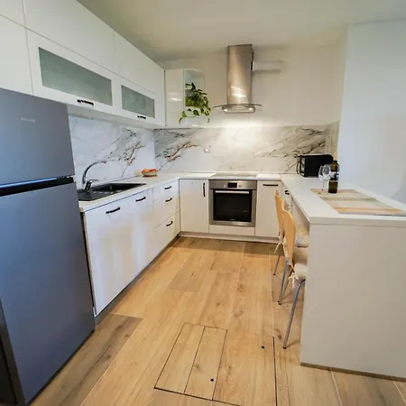 Moon Apartment *